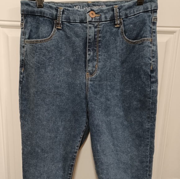 No Boundaries hi rise skinny jeans - Picture 2 of 7